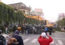 हेटौँडामा सडक विस्तार ः सीमाभित्र परेका घरटहरामा चलाइयो डोजर