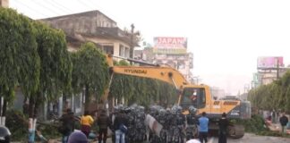 हेटौँडामा सडक विस्तार ः सीमाभित्र परेका घरटहरामा चलाइयो डोजर